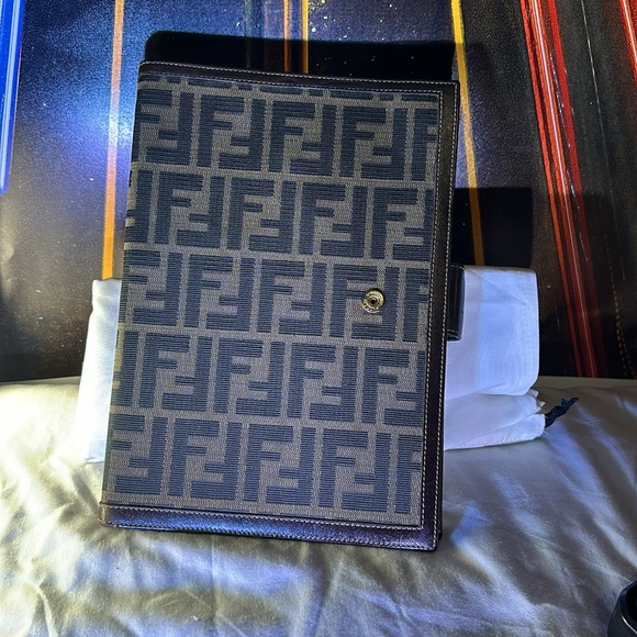 Fendi book cover authentic - Picture 2 of 7